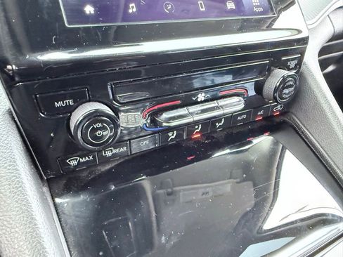 Used 2023 Jeep Grand Cherokee L Laredo image 19