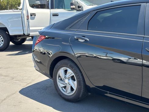 Used 2024 Hyundai Elantra SE FWD image 3