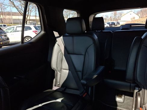 Used 2022 Chevrolet Traverse RS image 18