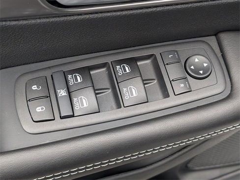 New 2026 Chrysler Pacifica Select image 11