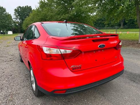 Used 2012 Ford Focus SE FWD image 3