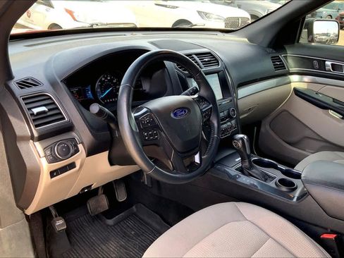 Used 2019 Ford Explorer XLT w/ Equipment Group 201A FWD image 18