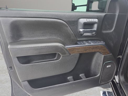 Used 2017 GMC Sierra 2500 Denali w/ Duramax Plus Package image 21