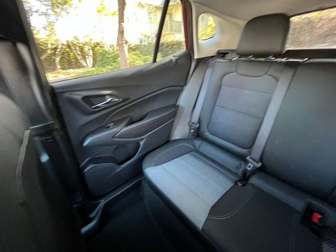 Used 2025 Chevrolet Trax LT image 37