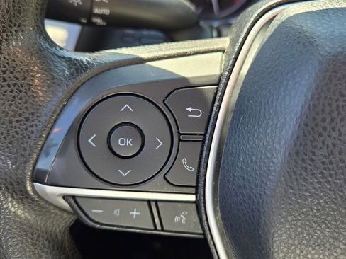 Used 2021 Toyota Camry LE image 23