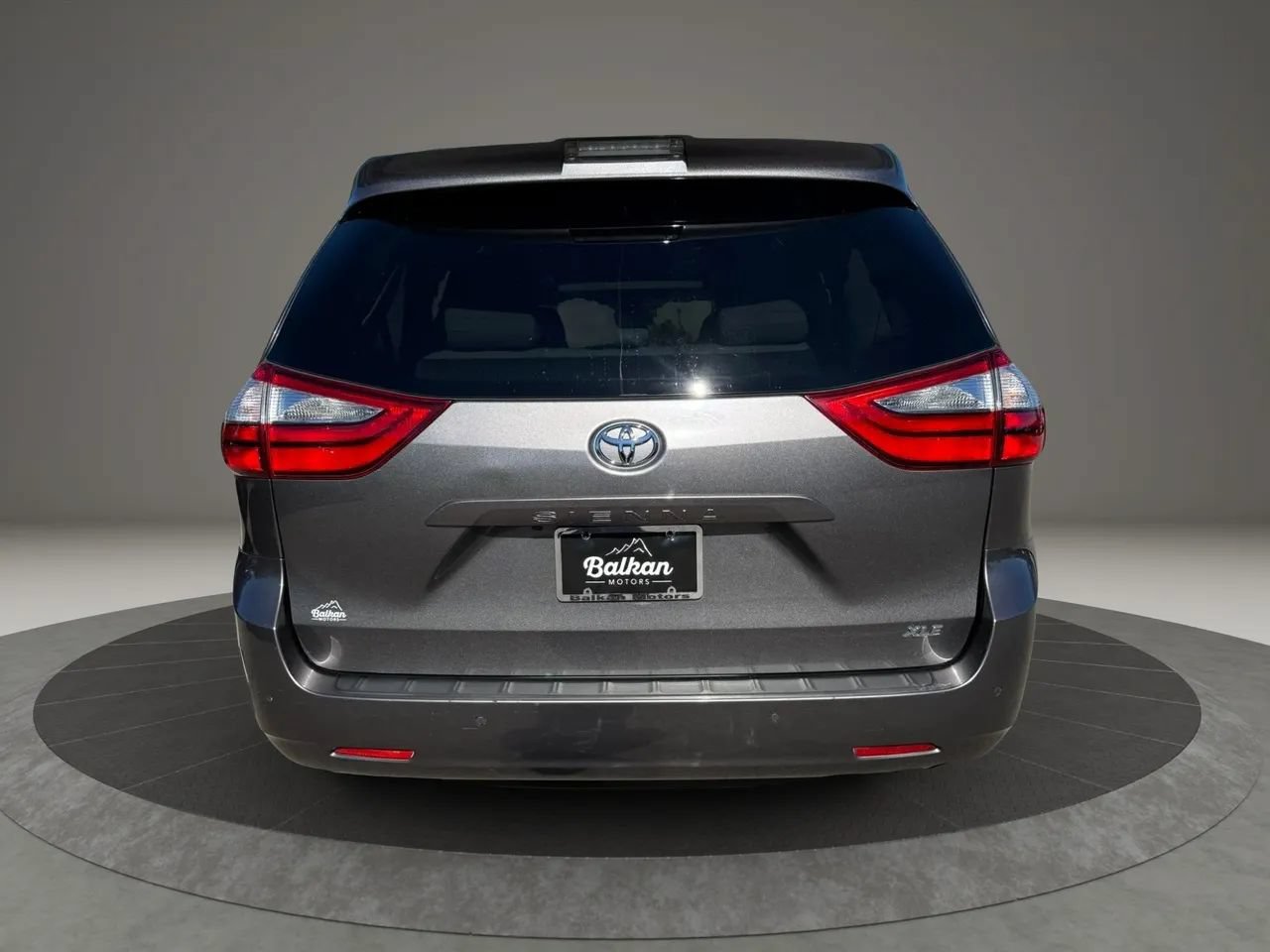 Used 2018 Toyota Sienna XLE w/ XLE Navigation Package FWD image 5