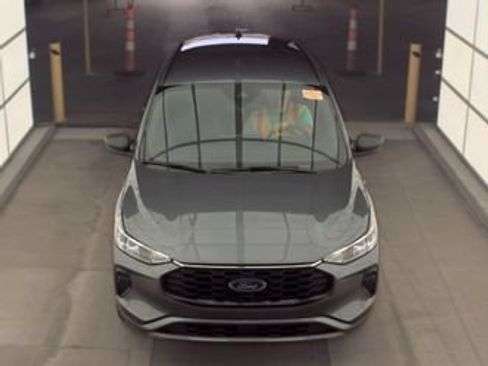 Used 2024 Ford Escape ST-Line w/ Tech Pack #1 AWD/4WD image 2