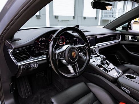 Used 2018 Porsche Panamera 4 image 18