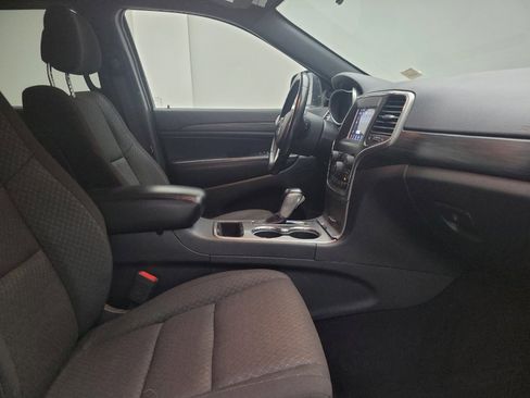 Used 2020 Jeep Grand Cherokee Laredo image 21