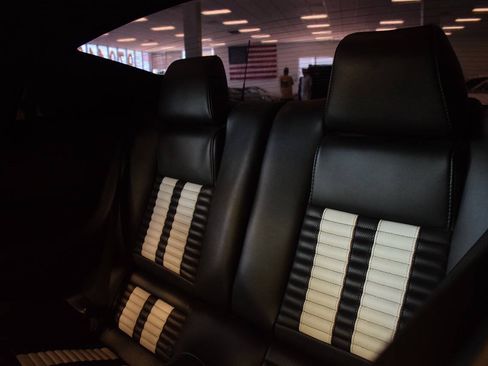 Used 2011 Ford Mustang Shelby GT500 RWD image 97