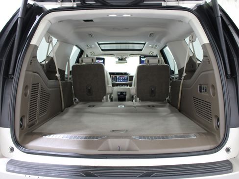 Used 2023 GMC Yukon XL Denali RWD image 24