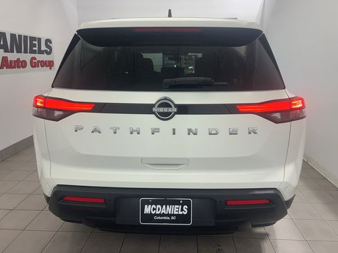 Used 2024 Nissan Pathfinder S image 5