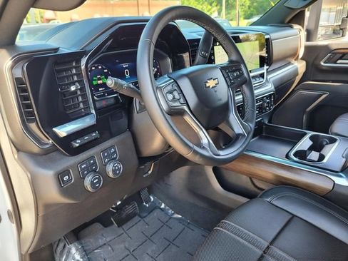 Used 2025 Chevrolet Silverado 3500 High Country w/ Technology Package AWD/4WD image 16