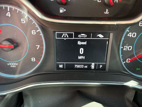 Used 2017 Chevrolet Cruze LT w/ Convenience Package FWD image 12