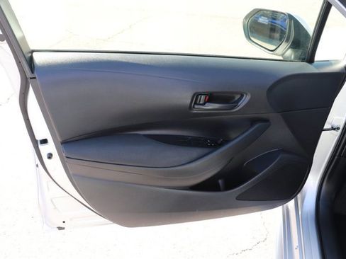 Used 2025 Toyota Corolla LE image 8