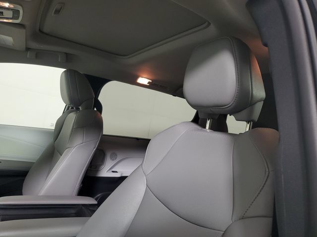 Used 2026 Toyota Sienna XLE FWD image 23