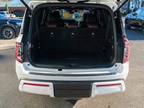 New 2026 Nissan Armada Platinum image 9