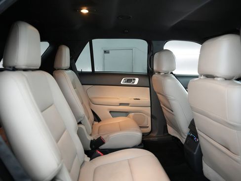 Used 2013 Ford Explorer XLT image 40