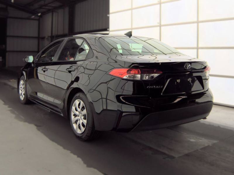 Used 2026 Toyota Corolla LE FWD image 5