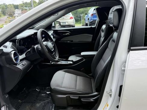 Certified 2025 Chevrolet Trax LT FWD image 10