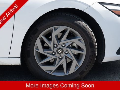 Used 2024 Hyundai Elantra SEL FWD image 9