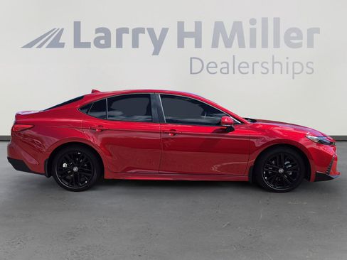 Used 2025 Toyota Camry SE w/ Multimedia Upgrade Package image 6