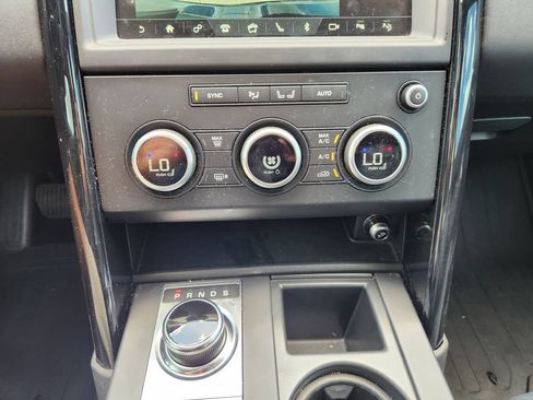 Used 2020 Land Rover Discovery SE AWD/4WD image 18