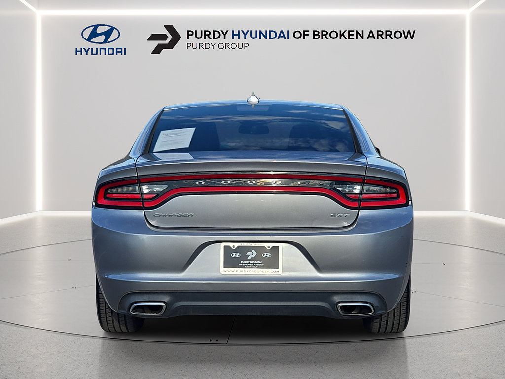 Used 2017 Dodge Charger SXT RWD image 4