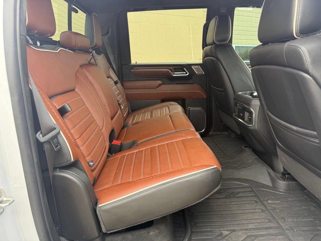 Used 2024 GMC Sierra 3500 Denali Ultimate AWD/4WD image 17