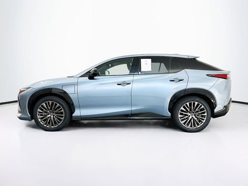 Used 2023 Lexus RZ 450e Premium w/ Accessory Package (Z1) image 4