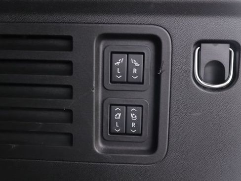 Used 2026 GMC Acadia Denali w/ LPO, Floor Liner Package AWD/4WD image 33