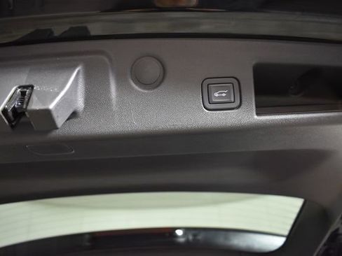 Used 2023 Chevrolet Equinox LT image 30