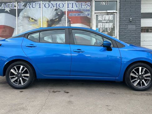 Used 2020 Nissan Versa SV image 2