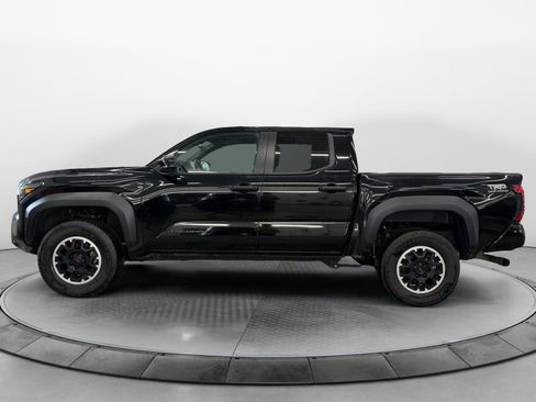 Used 2024 Toyota Tacoma TRD Off-Road image 3