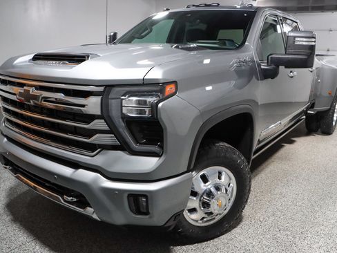 Used 2024 Chevrolet Silverado 3500 High Country w/ High Country Premium Package AWD/4WD image 35