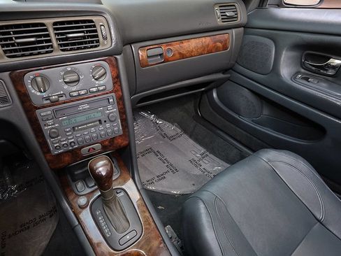 Used 2004 Volvo C70 HT FWD image 10