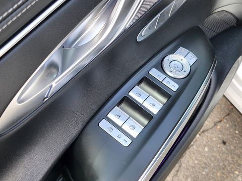 Used 2025 Genesis GV70 3.5T Sport w/ Sport Advanced Package image 17