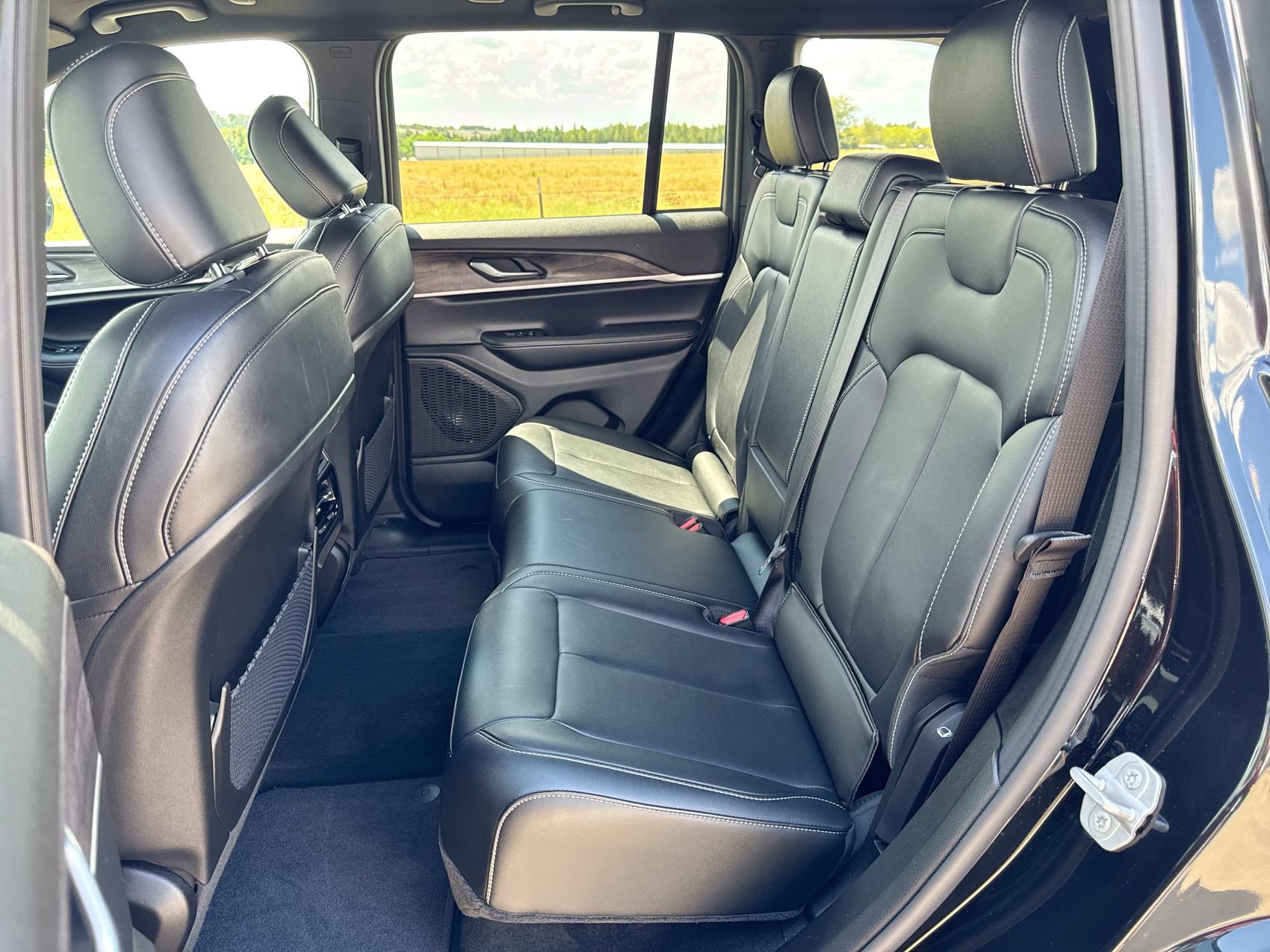Used 2025 Jeep Grand Cherokee Limited RWD image 23