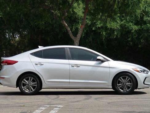 Used 2018 Hyundai Elantra SEL FWD image 6