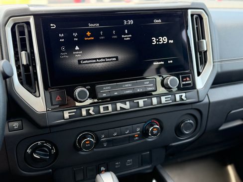 Used 2025 Nissan Frontier SV AWD/4WD image 11