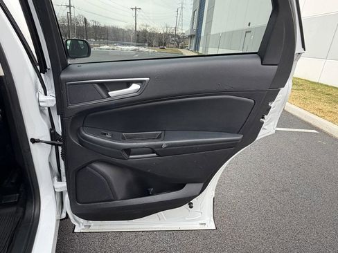 Used 2020 Ford Edge SE image 13