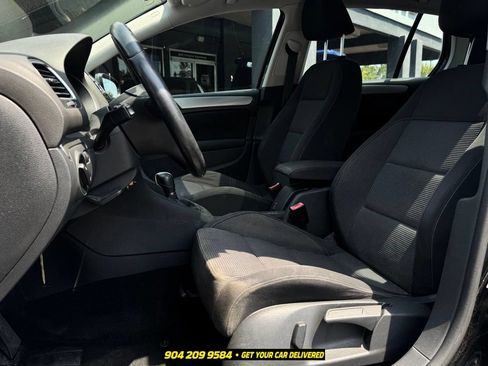 Used 2013 Volkswagen Golf 4-Door FWD image 18