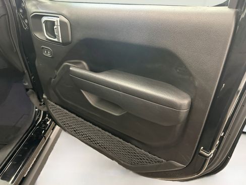 Used 2023 Jeep Wrangler Unlimited Rubicon 4xe w/ Cold Weather Group AWD/4WD image 33