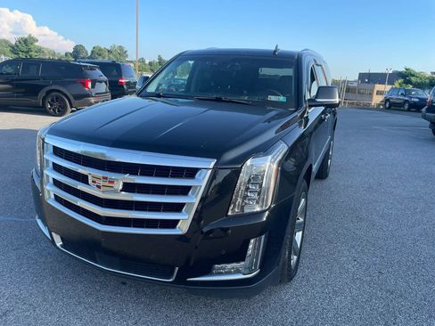 Used 2016 Cadillac Escalade Premium AWD/4WD image 2