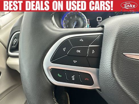 Used 2024 Chrysler Pacifica Touring-L FWD image 25