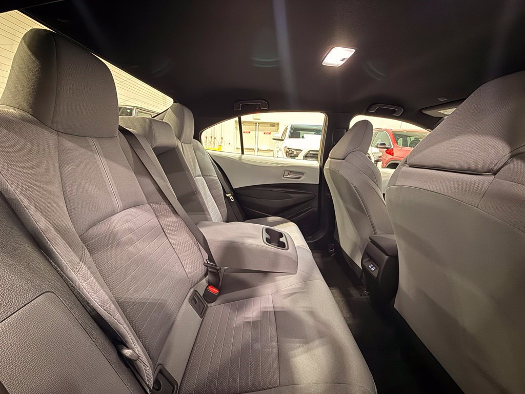 Used 2027 Toyota Corolla SE FWD image 30