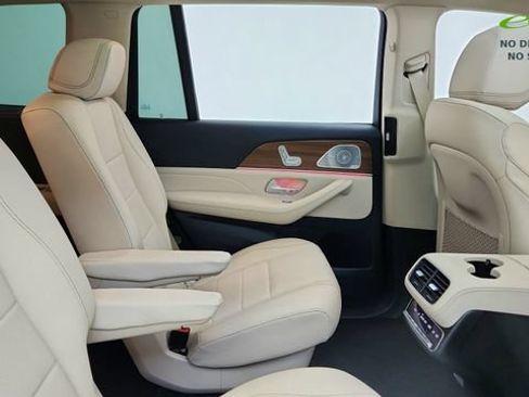Used 2025 Mercedes-Benz GLS 450 4MATIC w/ AMG Line Exterior image 24