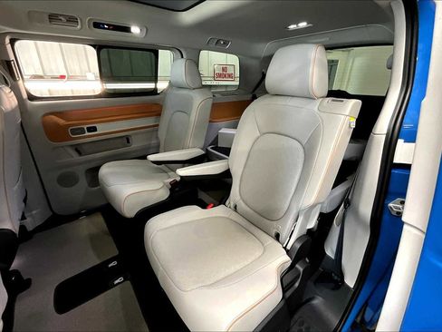 New 2025 Volkswagen ID. Buzz 1st Edition image 12