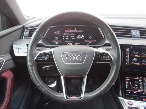 Used 2022 Audi e-tron S Prestige w/ Prestige Package image 38
