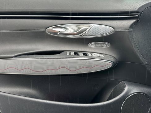 Used 2024 Genesis GV70 2.5T w/ Advanced Package image 11